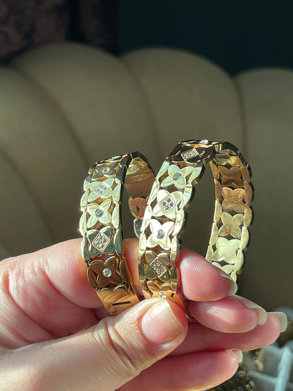 Charming hand cuff - Rare Jewels