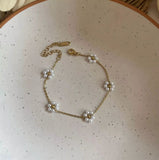 Daisy beaded bracelet🌼 - Rare Jewels