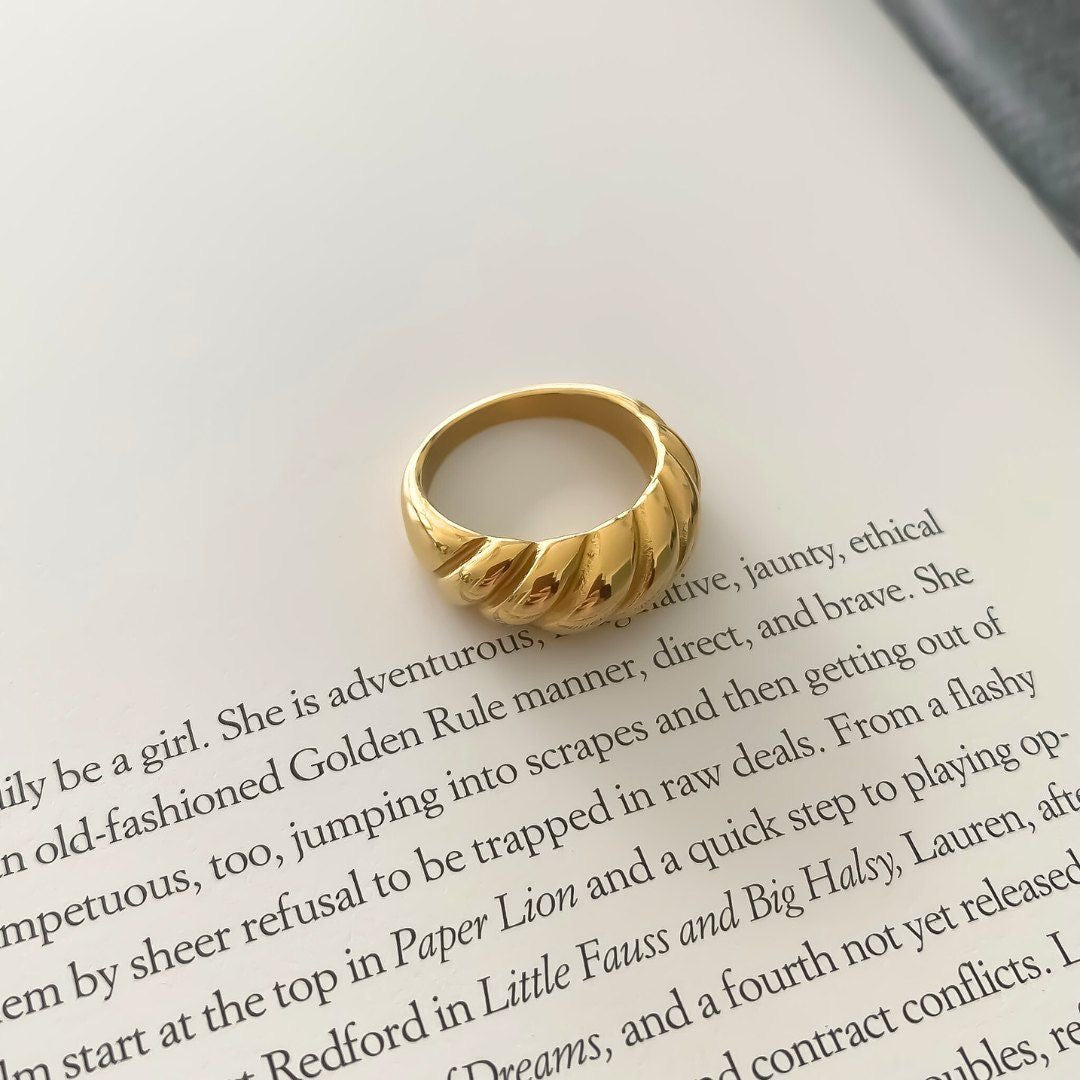 Croissant ring ￼