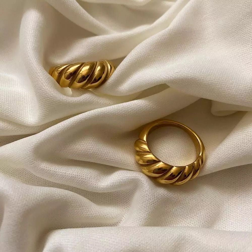 Croissant ring ￼