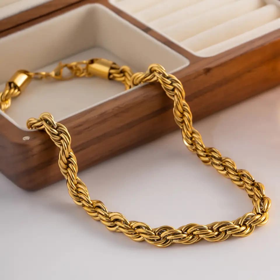 Gold palated chain✨