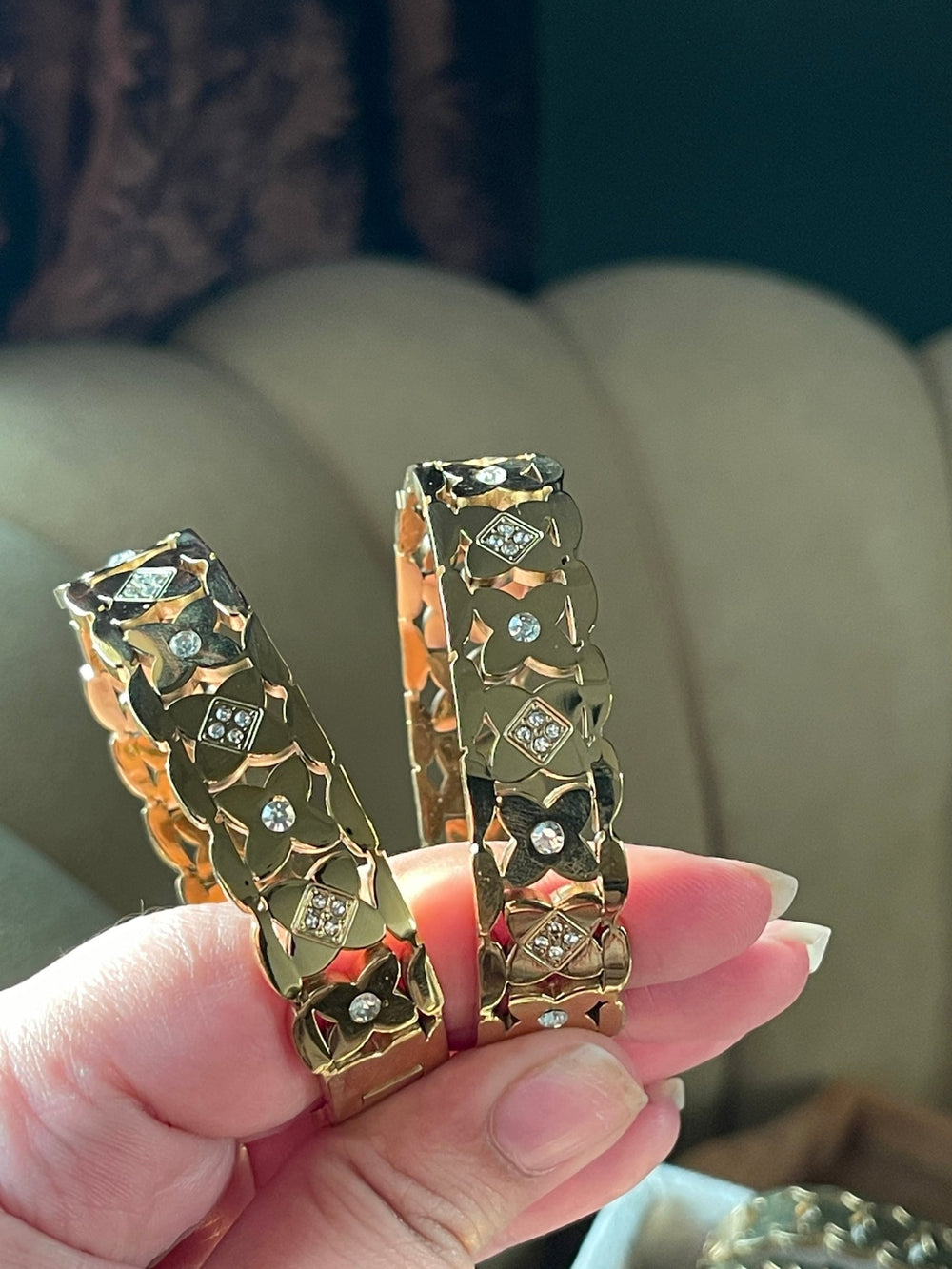 Charming hand cuff - Rare Jewels