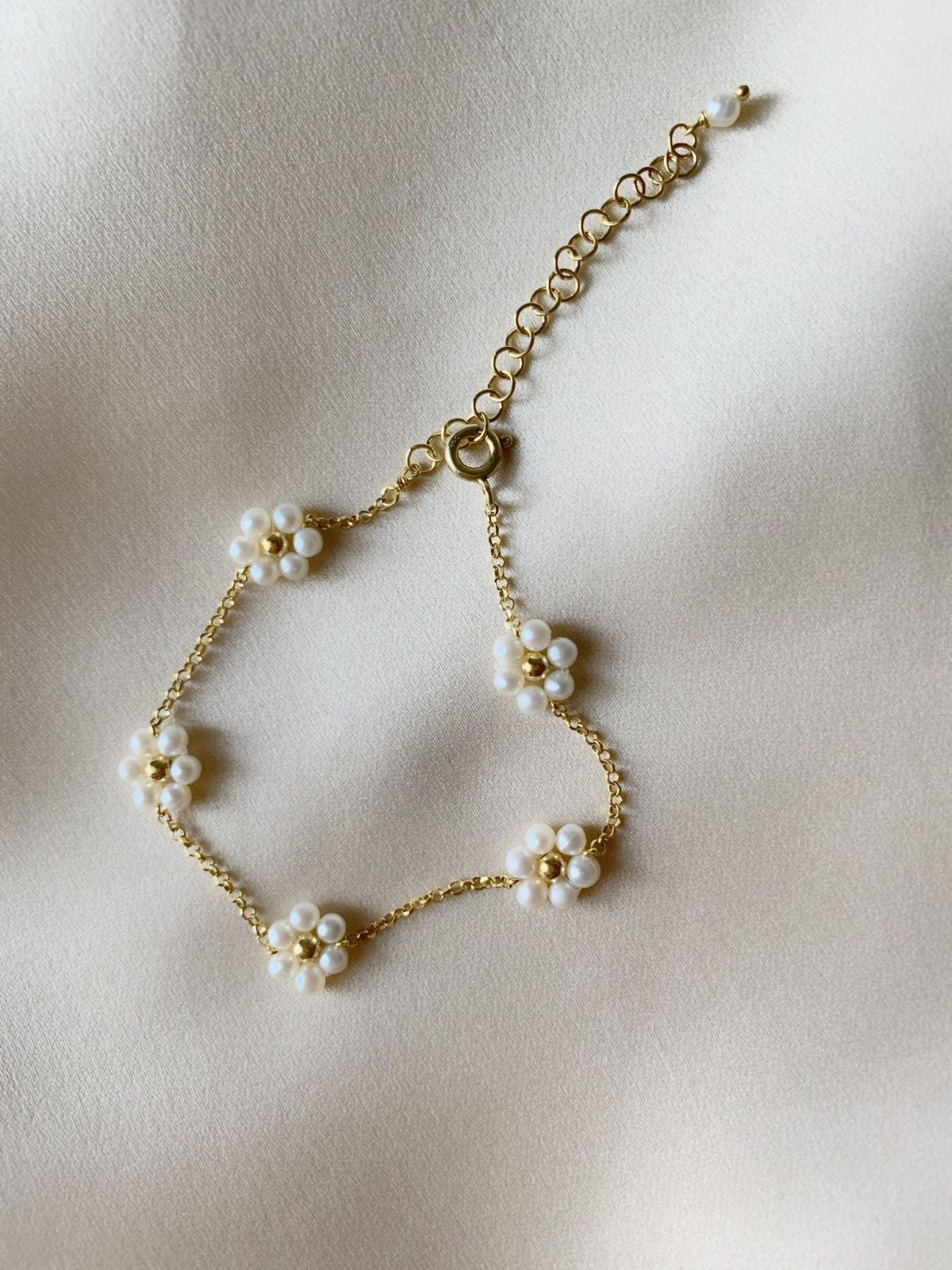 Daisy beaded bracelet🌼 - Rare Jewels