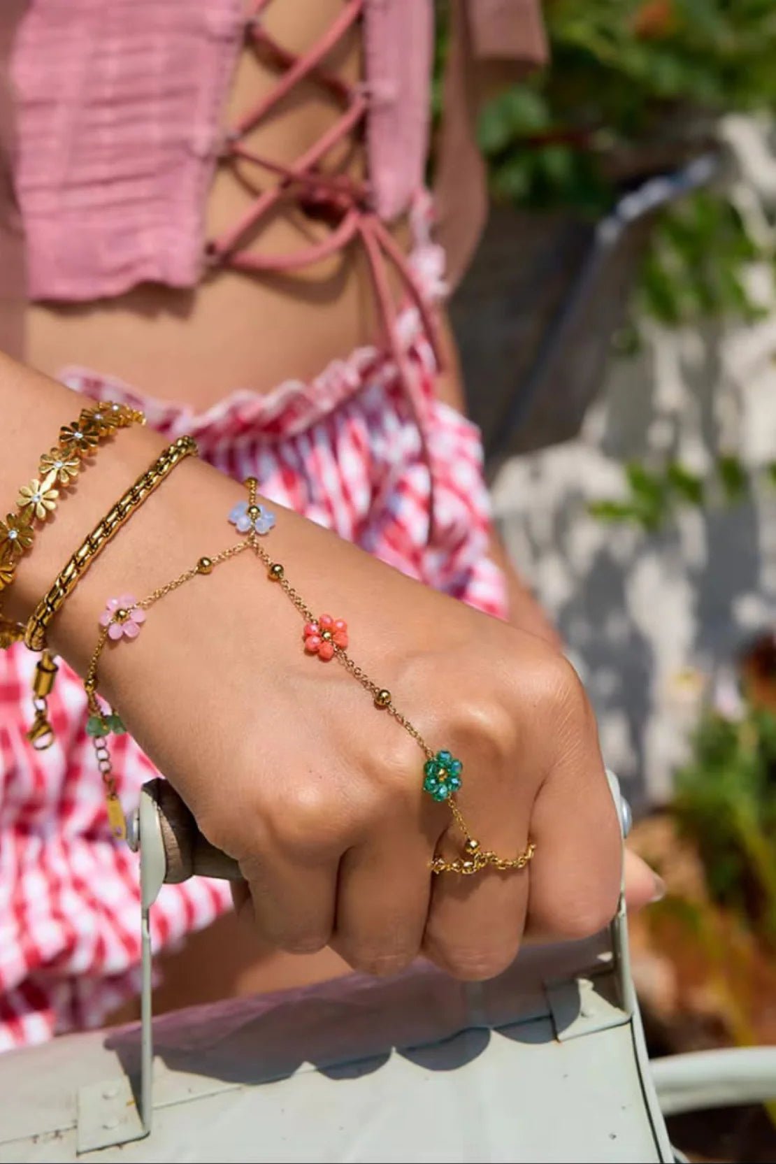 Daisy hand chain - Rare Jewels