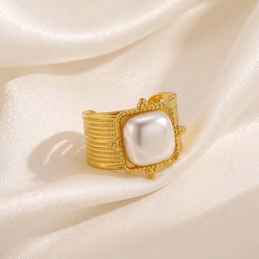 Square pearl ring 💍 - Rare Jewels