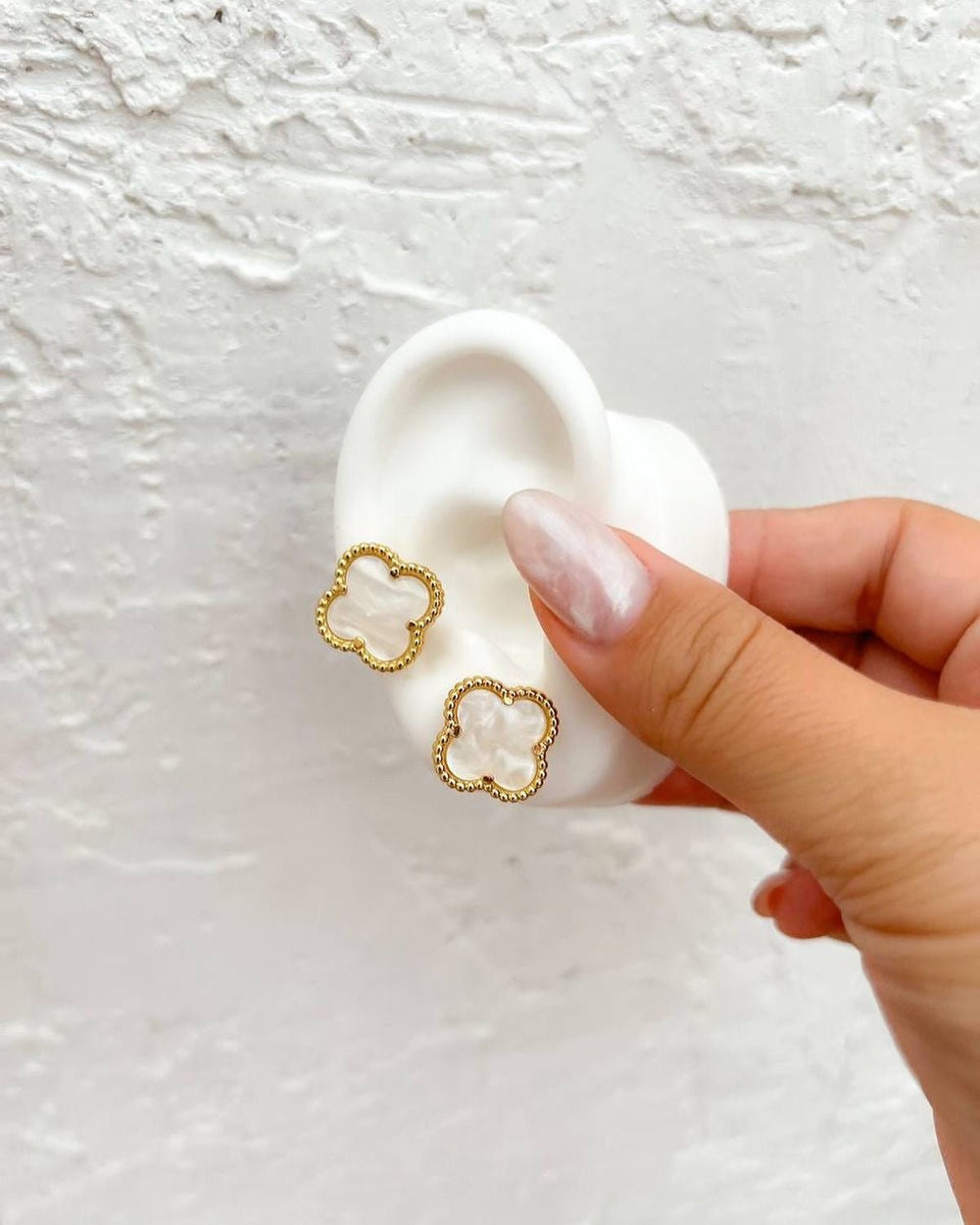 Vancleef white stud - Rare Jewels